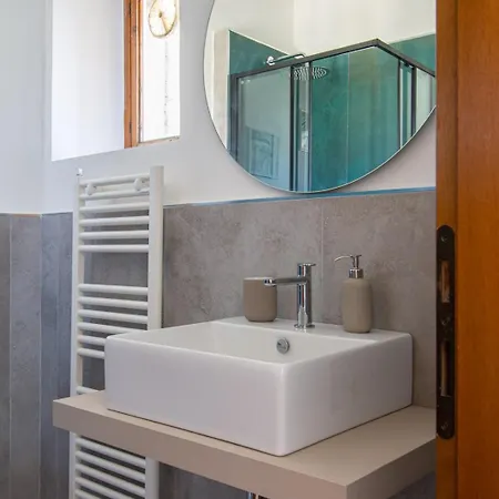 Cozy And Bright Flat - Floor With Elevator פירנצה