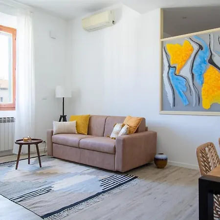 Cozy And Bright Flat - Floor With Elevator *