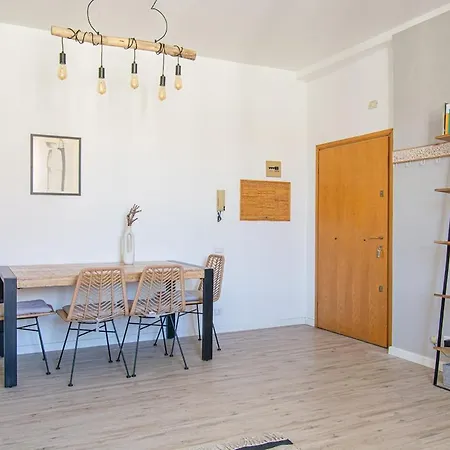 Διαμέρισμα Cozy And Bright Flat - Floor With Elevator